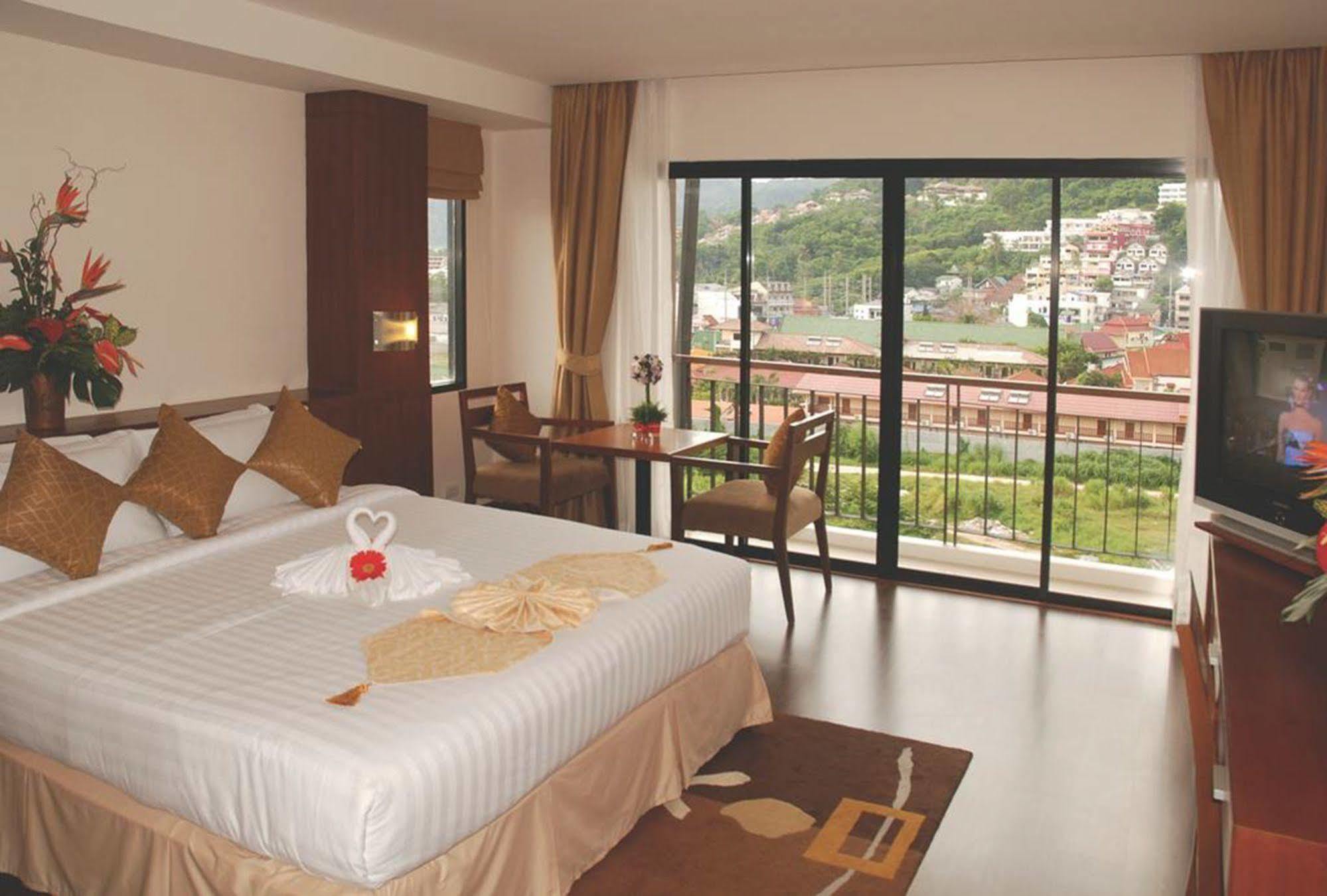 Hiran Residence Patong Exteriör bild