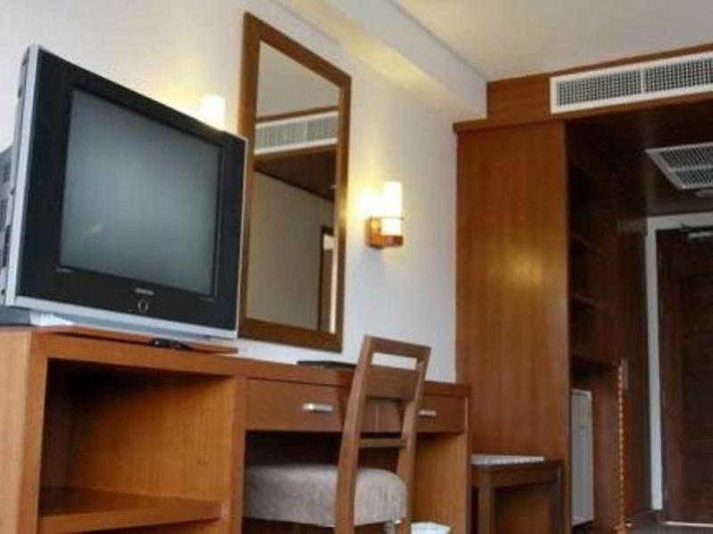 Hiran Residence Patong Exteriör bild